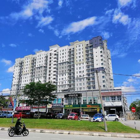 Tropika Homestay Bangi With 3 Bedrooms Kajang Kültér fotó