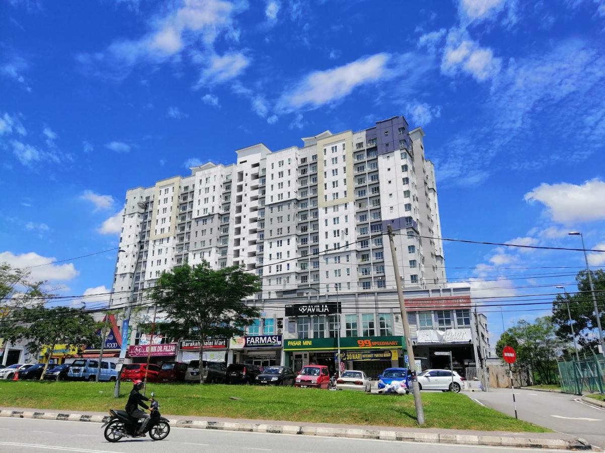 Tropika Homestay Bangi With 3 Bedrooms Kajang Kültér fotó