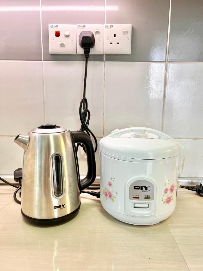 Tropika Homestay Bangi With 3 Bedrooms Kajang Kültér fotó